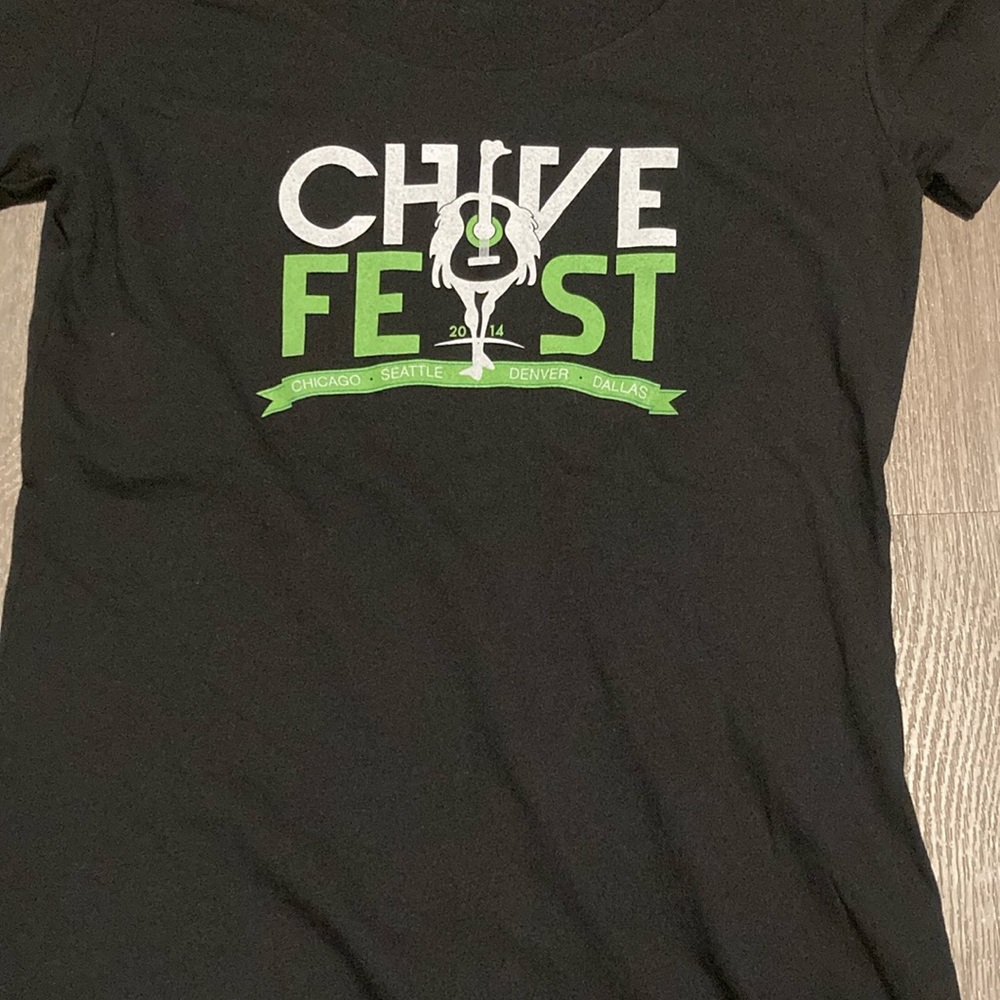 New without tags women chive shirt